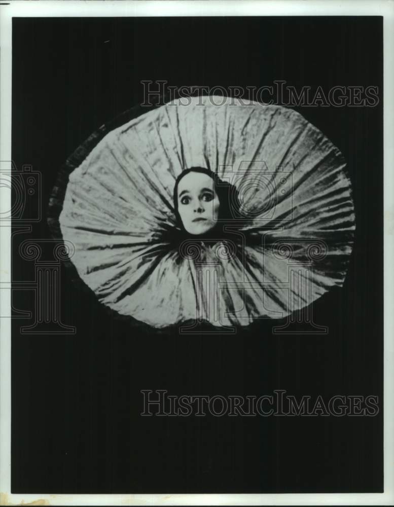 1991 Press Photo Victoria Chaplin stars in Alley Theater&#39;s &quot;Le Cirque Invisible&quot;- Historic Images