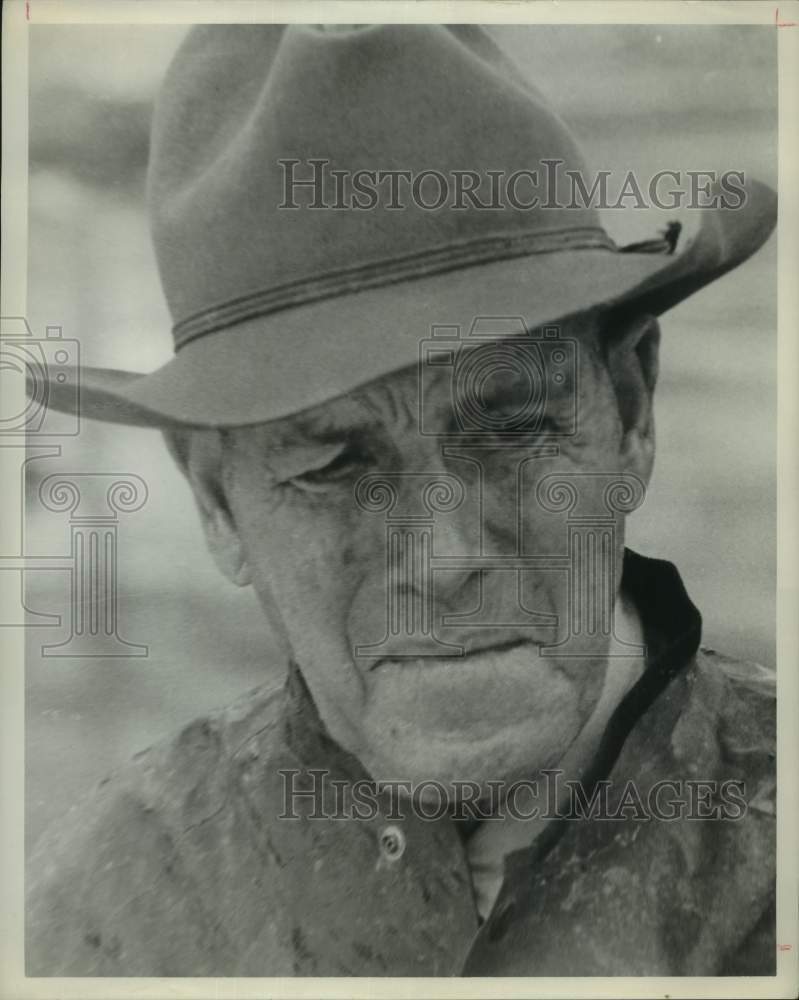 1961 Press Photo Man&#39;s face reflects despair during rescue from Hurricane Carla