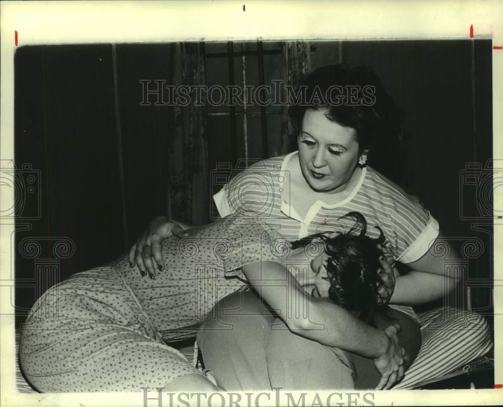 1979 Press Photo Robin Bradley, Joan Troy in Getting Out play, Stages, Houston- Historic Images
