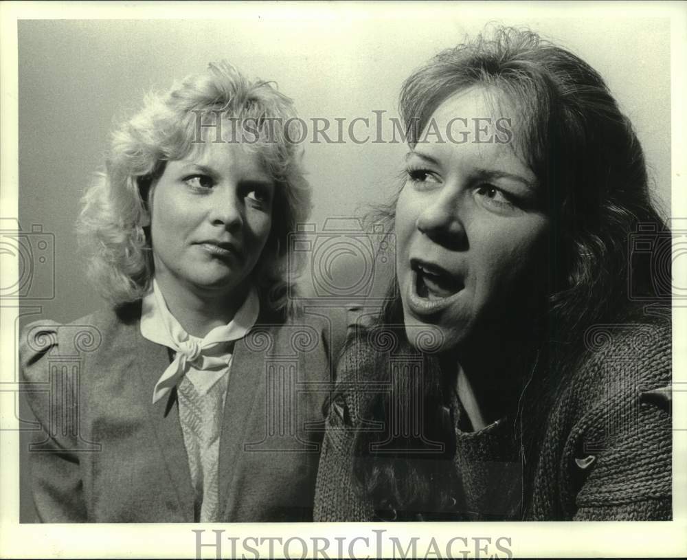 1986 Press Photo Donna Whitmore and Candace Compton in play at Stages, Houston- Historic Images