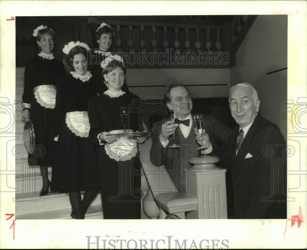 1985 Press Photo Houston Ballet&#39;s Remington ball-planning luncheon guests toast- Historic Images