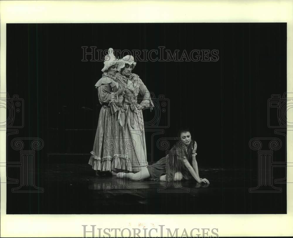 1982 Press Photo Scene from Houston Ballet's Production of "Cinderella "- Historic Images