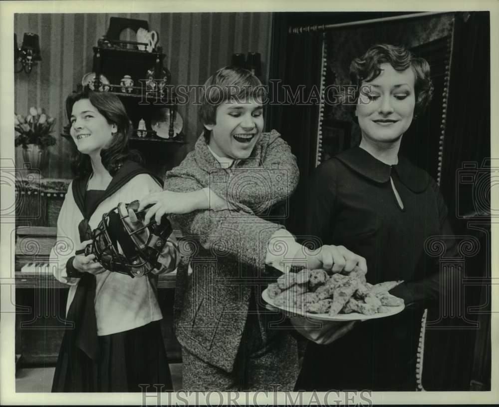 1979 Press Photo Scene from Alley Theatre's Production "Happy Time," Houston, TX- Historic Images