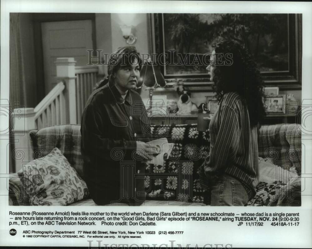 1992 Press Photo Roseanne Arnold, Sara Gilbert in &quot;Roseanne&quot; episode - TV series- Historic Images