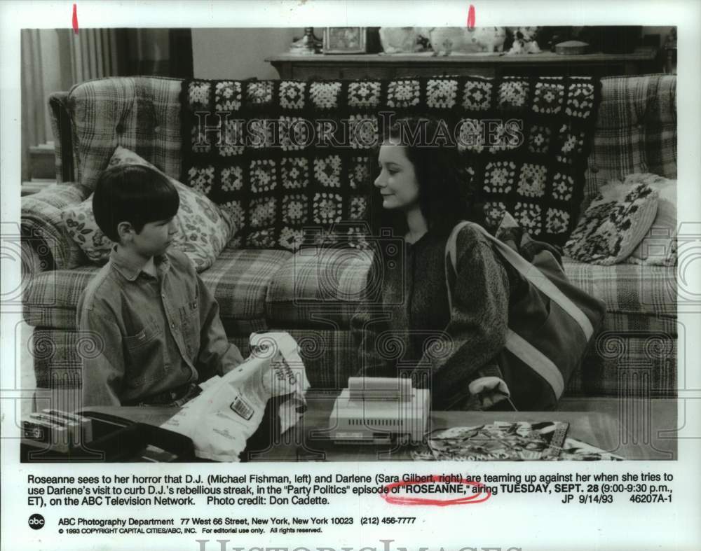 1993 Press Photo Michael Fishman & Sara Gilbert in Episode of "Roseanne" on ABC- Historic Images