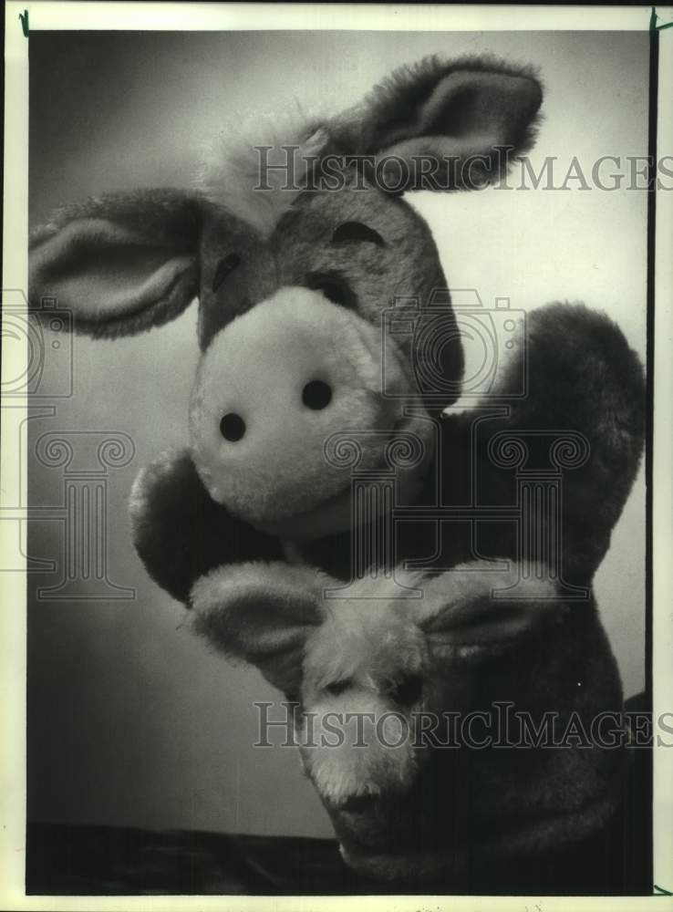 1985 Press Photo Puppets of Kangaroo Mom and Joey in Houston, Texas - hca66319- Historic Images