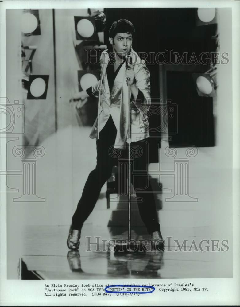 1985 Press Photo Elvis Presley Look-Alike on MCA TV&#39;s &quot;Puttin&#39; On The Hits&quot;- Historic Images