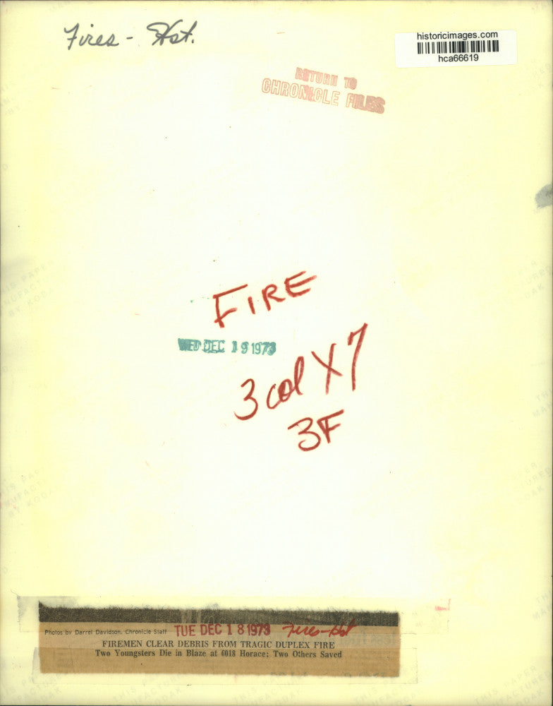 1973 Press Photo Houston firemen clear debris; fire kills two children in duplex