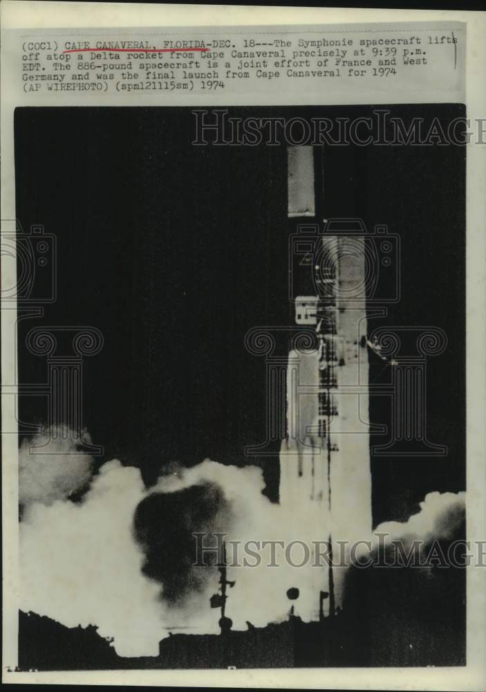 1974 Press Photo Symphonie spacecraft launches off from Cape Canaveral, Florida