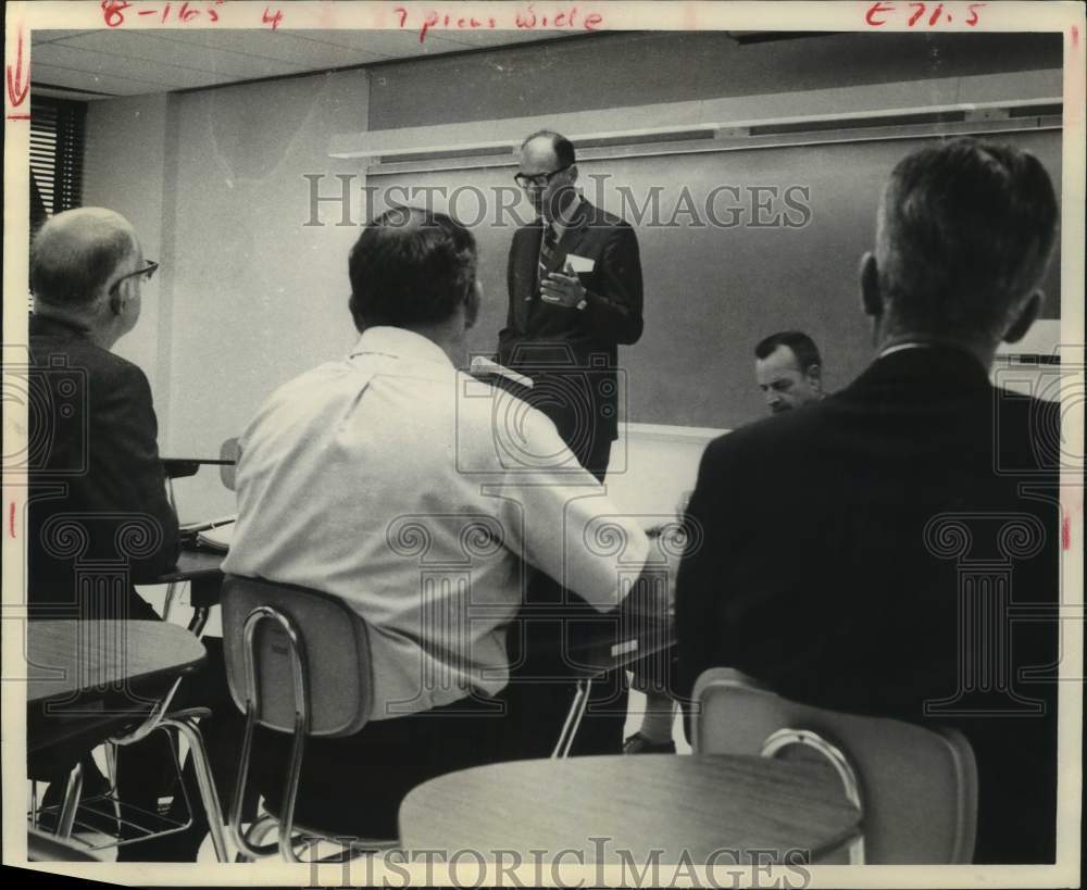 1970 Press Photo Harris County District Attorney Carol Vance with judges