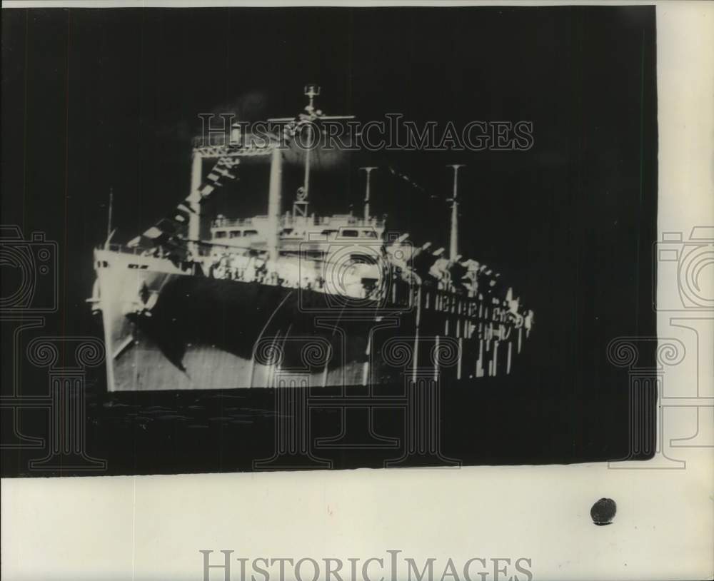 1960 Press Photo S.S. Hope Hospital Ship - hca67182