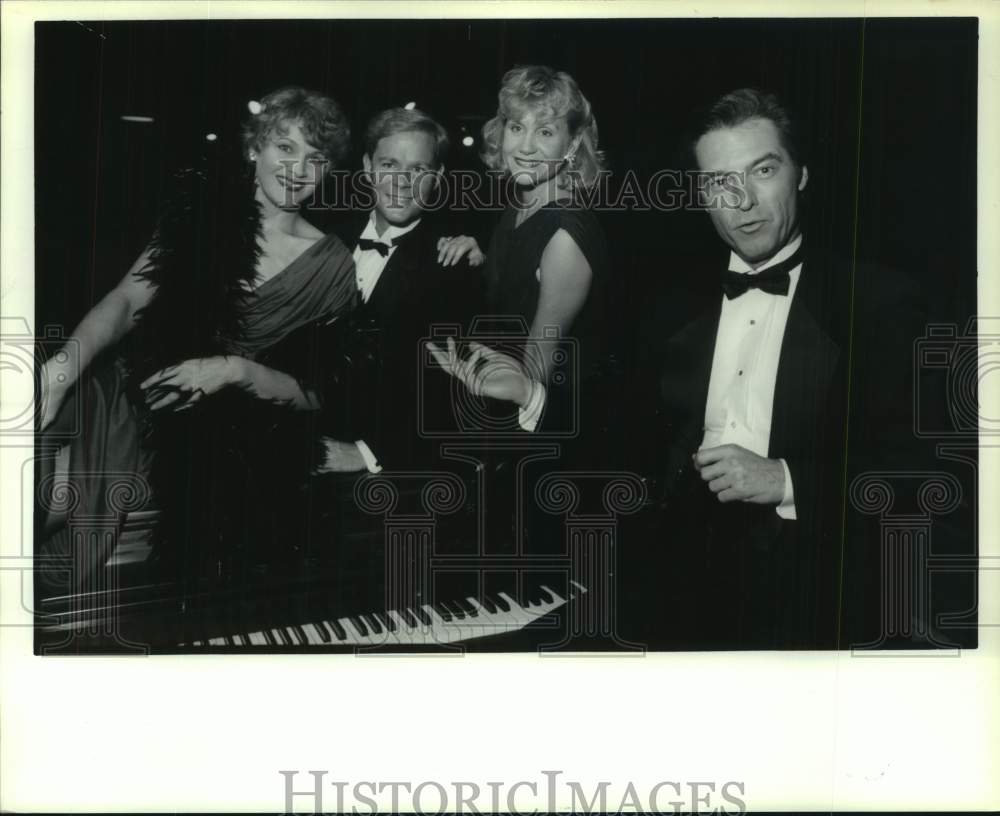 1992 Press Photo Performers at Stages Theater in Houston - hca67189- Historic Images