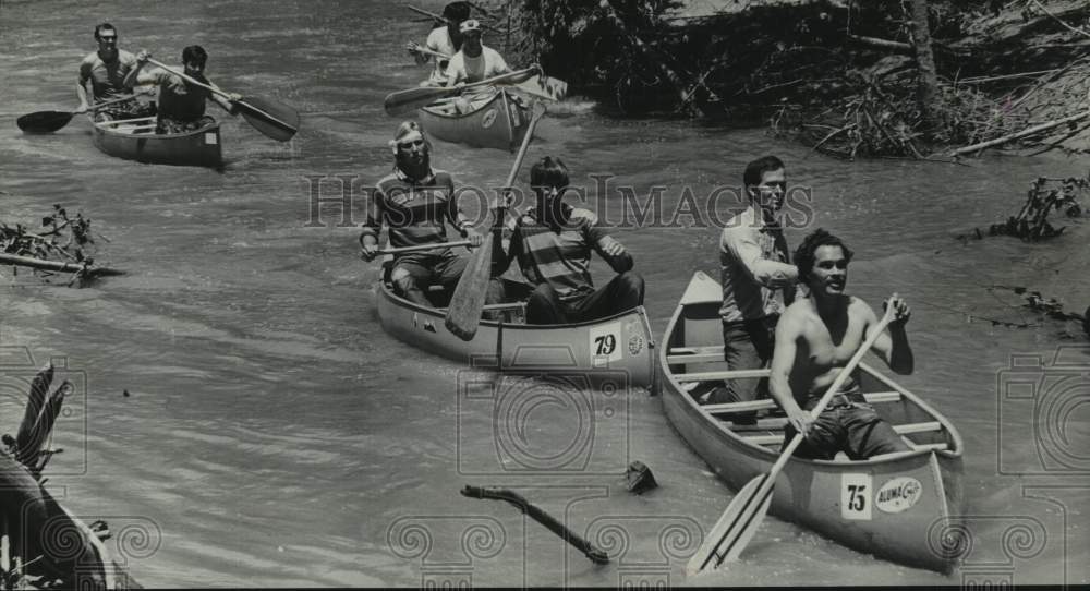 1971 Press Photo Houston Canoe Club members race down bayou - hca67488
