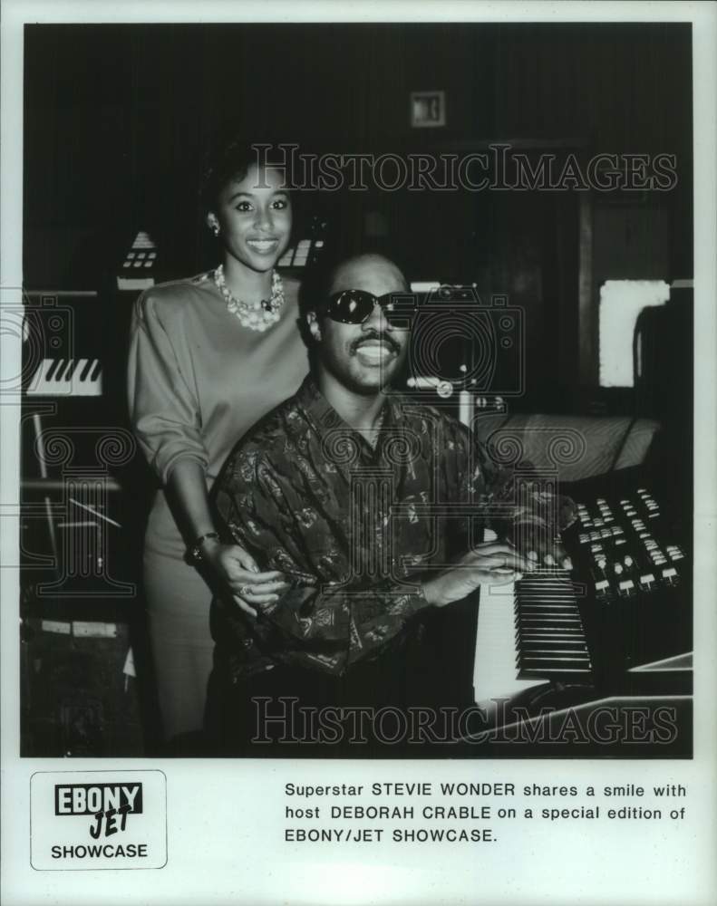 1986 Press Photo Stevie Wonder and Deborah Crable Pose in Recording Studio- Historic Images