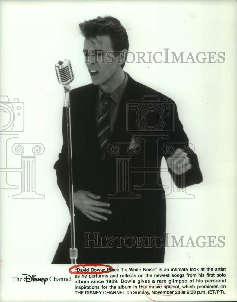 1993 Press Photo David Bowie in &quot;David Bowie: Black Tie White Noise&quot;- Historic Images