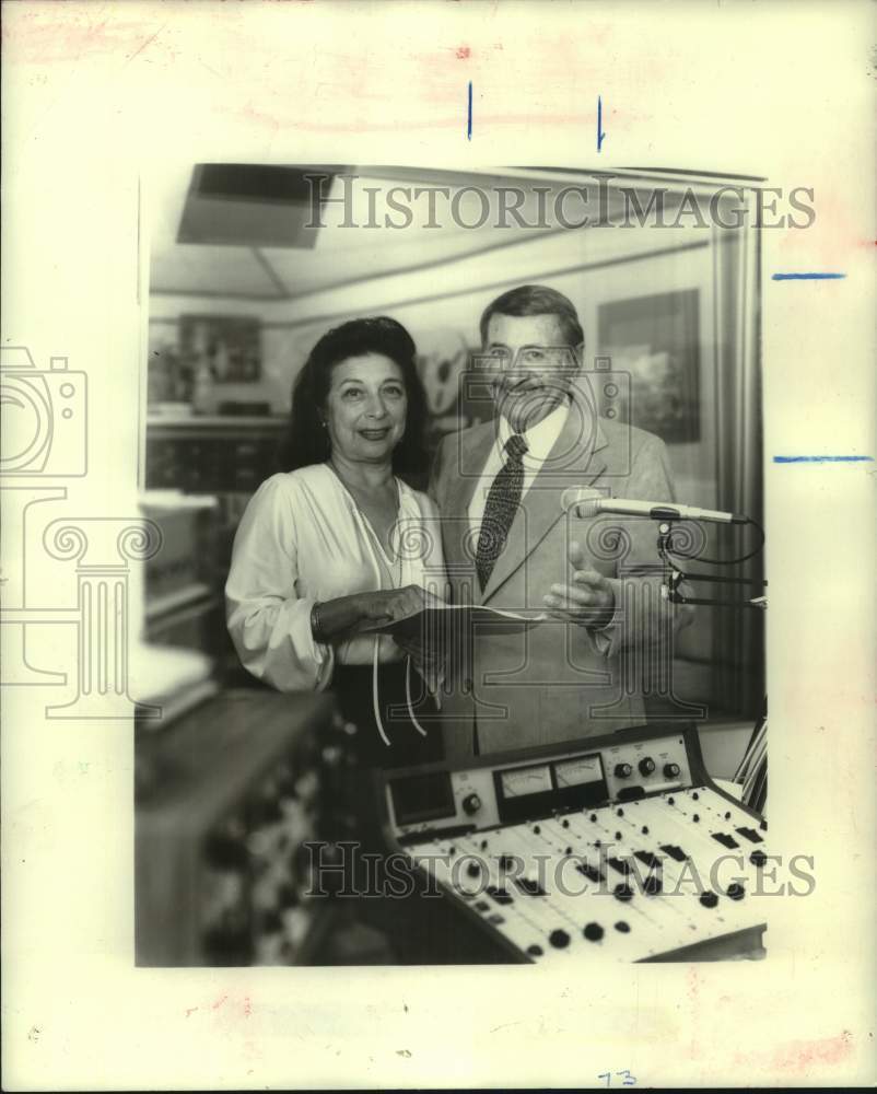 1981 Press Photo Bea Wain and Radio Host Andre Baruch in Studio - hca67820- Historic Images