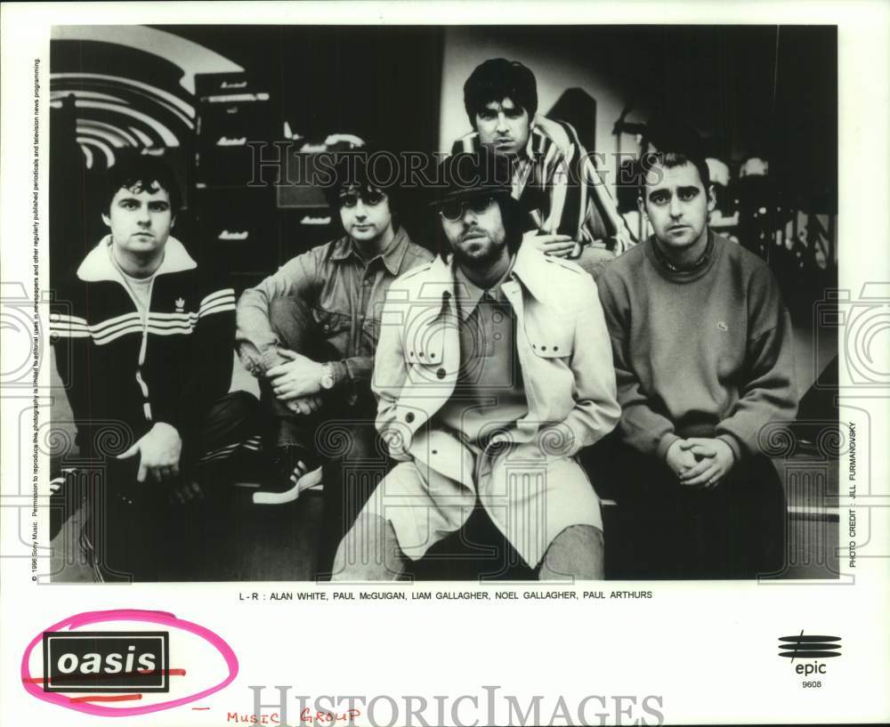 1996 Press Photo Members of the pop music group &quot;Oasis&quot; - hca67913- Historic Images