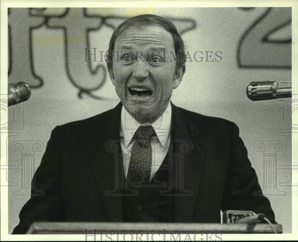 1985 Press Photo Humorist James (Doc) Blakely Making a Funny Expression- Historic Images