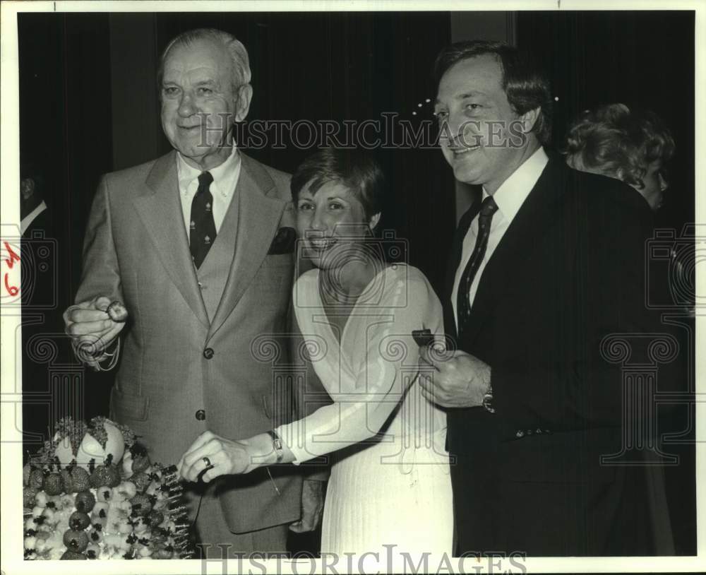 1981 Press Photo Radio Host John Breen wth Hugh and Angela Hyde, Houston, Texas- Historic Images