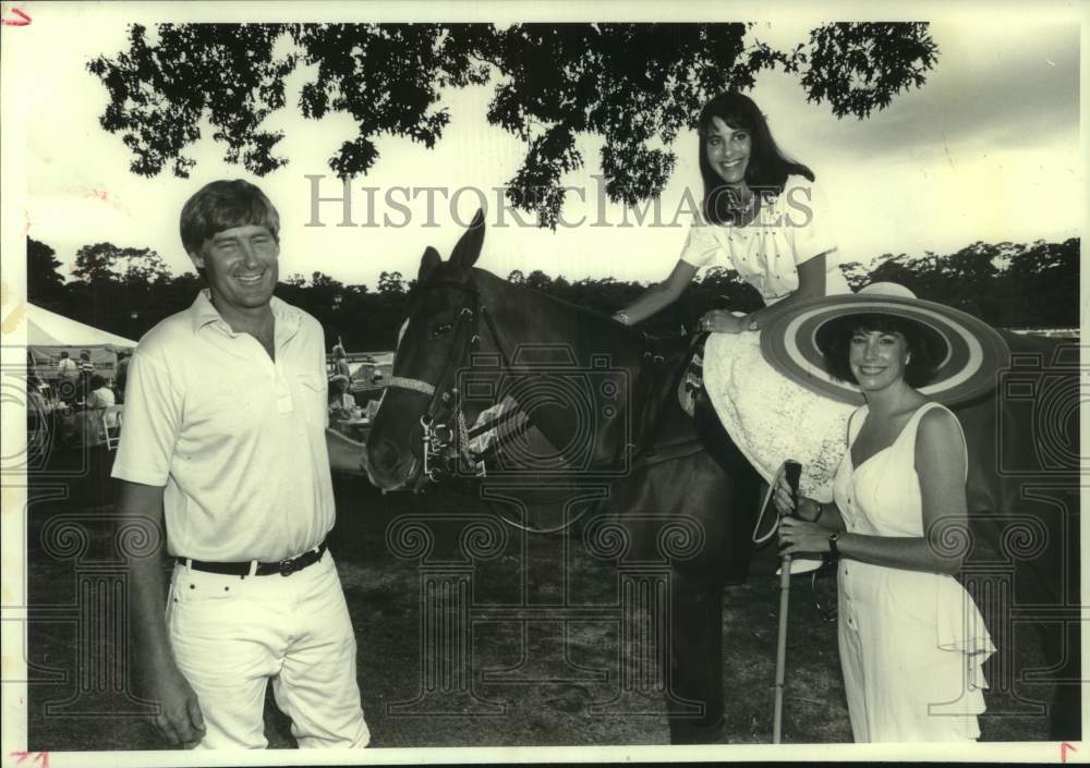 1987 Press Photo Ally Gala Chair Christine Brennan-Martin and Attendees, Houston- Historic Images