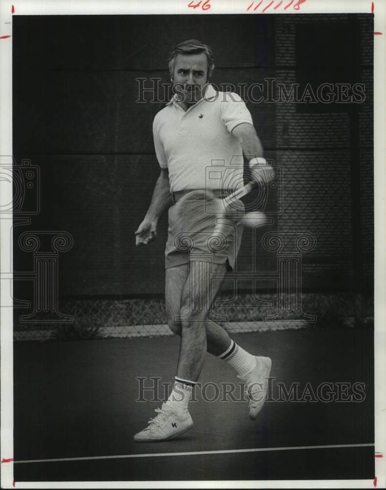 1978 Press Photo Tom Adams, inventor of double laced tennis shows - plays tennis- Historic Images