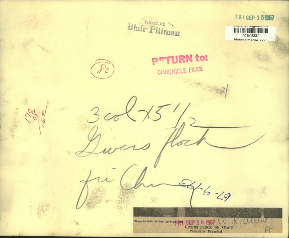 1967 Press Photo Givers flock on Stage at church, Prosperity Preached.