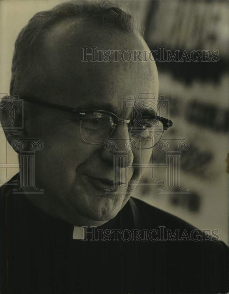 1965 Press Photo Rev. Leroy Braden of Saint Christopher's Church, Houston, TX