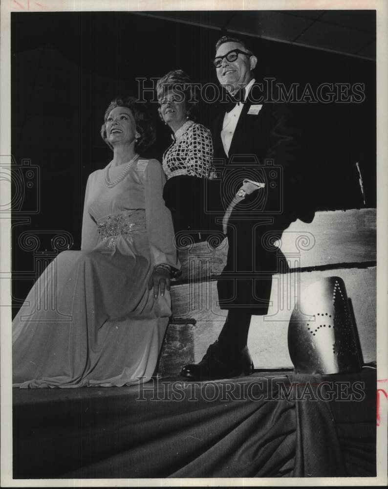 1970 Press Photo Mrs Dolores Johnston (l) & Pres & Mrs Buddy Bray, Houston Rodeo- Historic Images