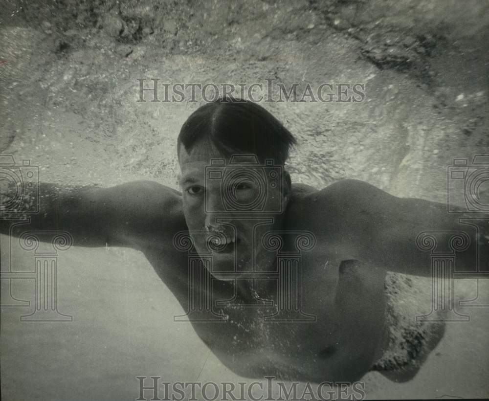 1964 Press Photo Underwater shot of freestyle swimmer Kris Brown. - hca74566- Historic Images