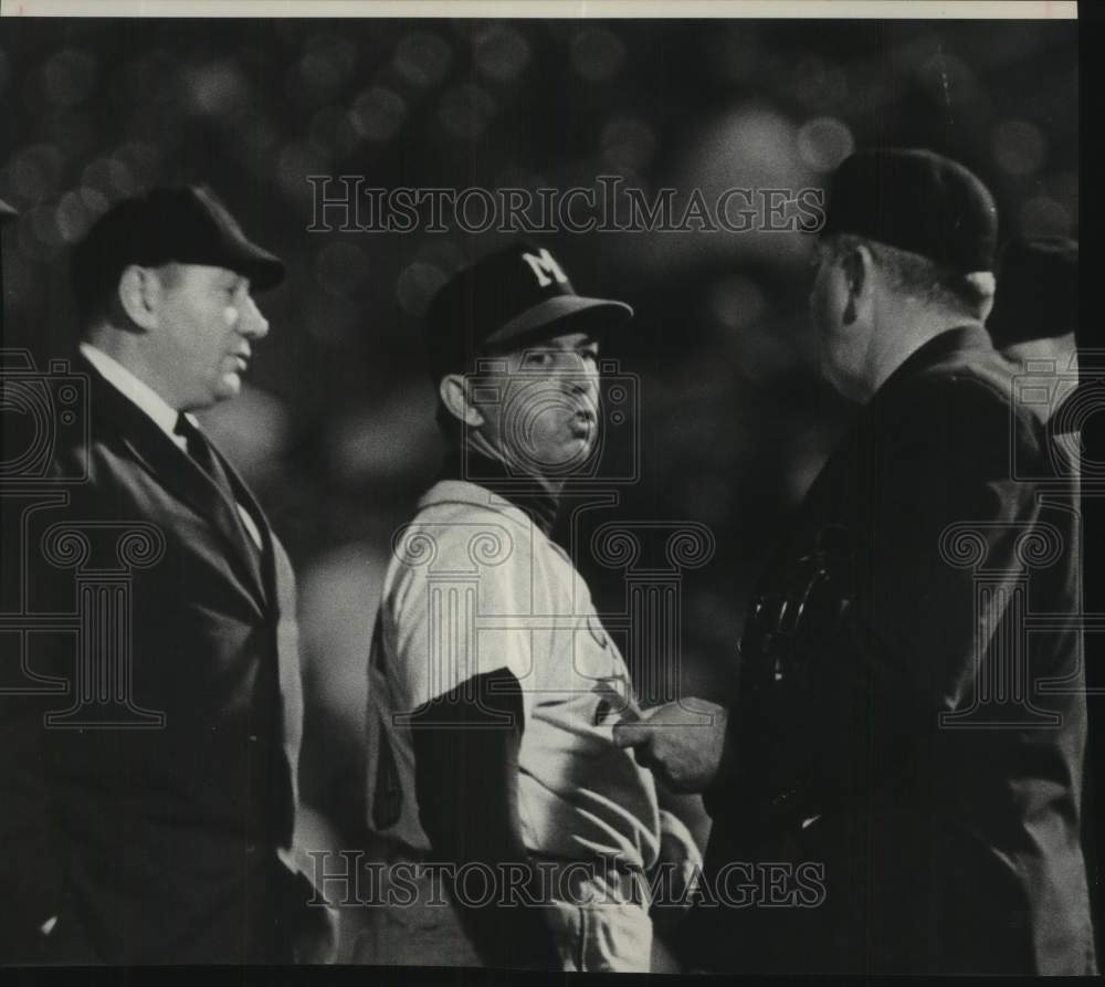 1983 Press Photo Bobby Bragan, steward of the Braves, & friends at Colt Stadium- Historic Images