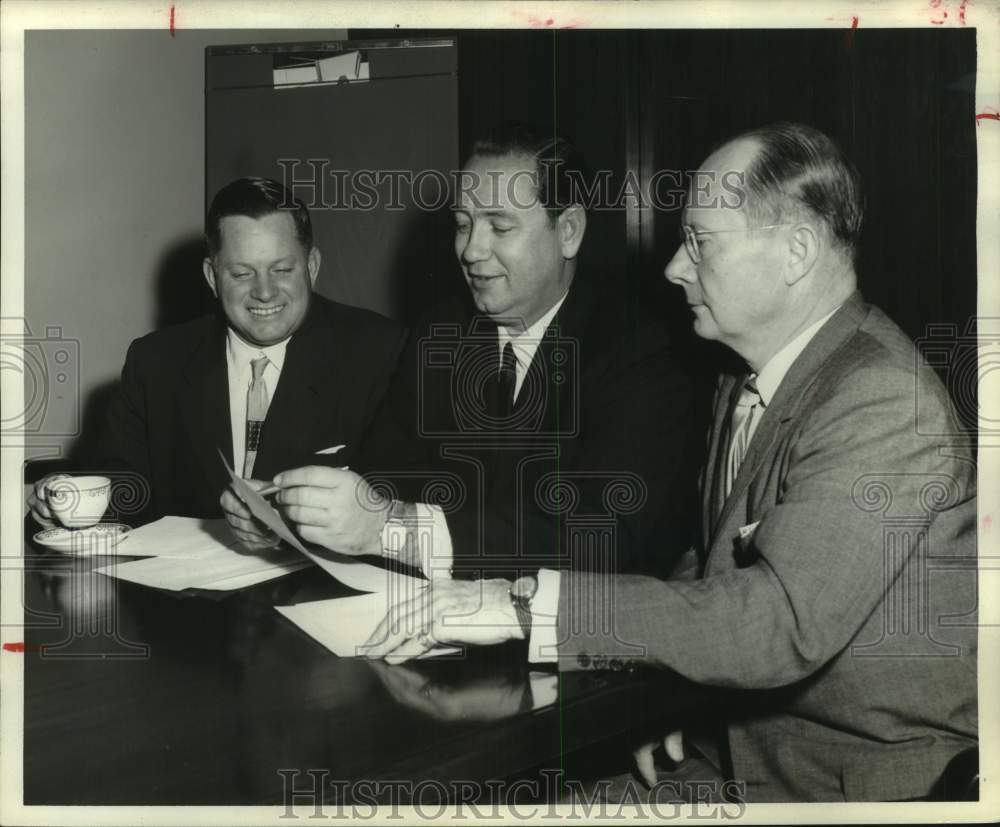 1962 Press Photo Tom Moore, Ray Bullock, Latimer Murfee; Houston Chamber