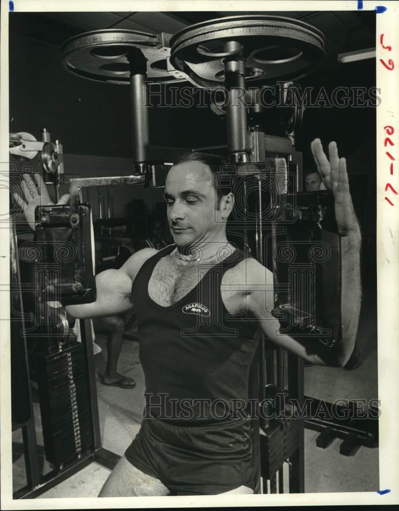 1981 Press Photo Walter Aymen, works out in gym - hca76412- Historic Images