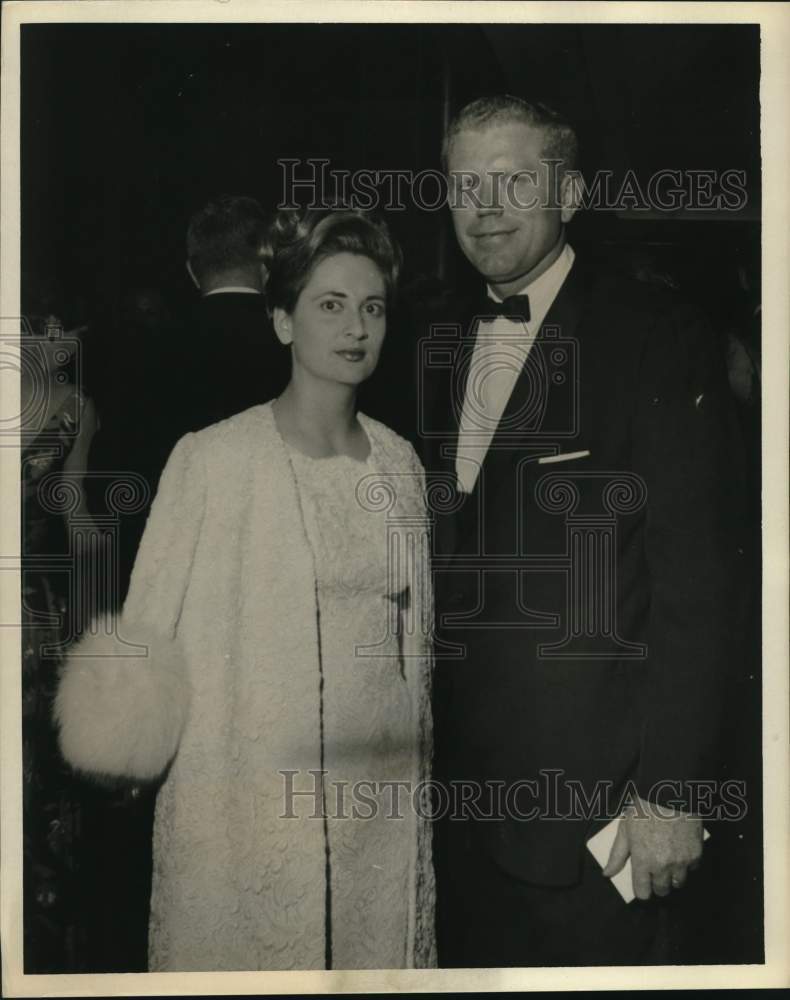 1966 Press Photo Mr. and Mrs. Ben Barnes at the President's Club Dinner