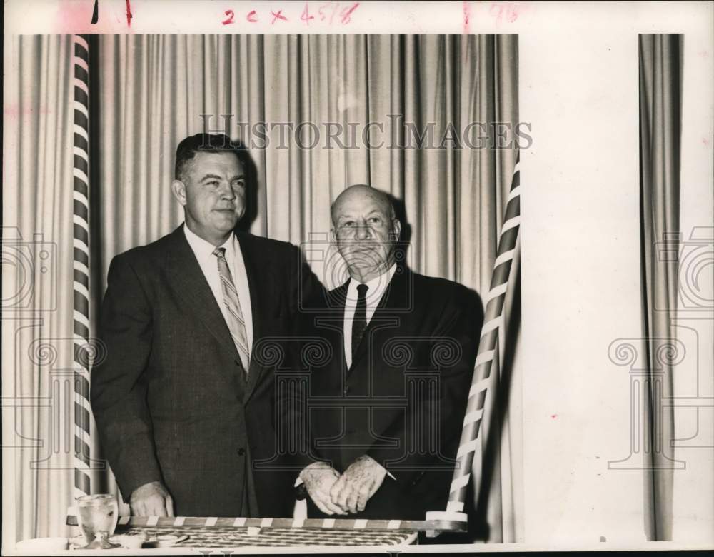 1960 Press Photo University of Houston Hal Lahar with Dana X. Bible- Historic Images