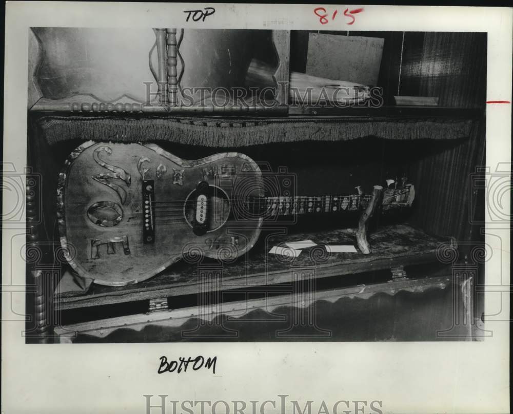 1981 Press Photo Guitar of Entertainer Floyd Adams in Boling, Texas - hca77614- Historic Images