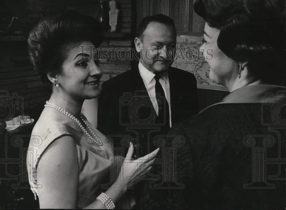 1964 Press Photo Consul General Elias &amp; Mrs. Casado, Mrs. Hugo Vergueiro; Texas
