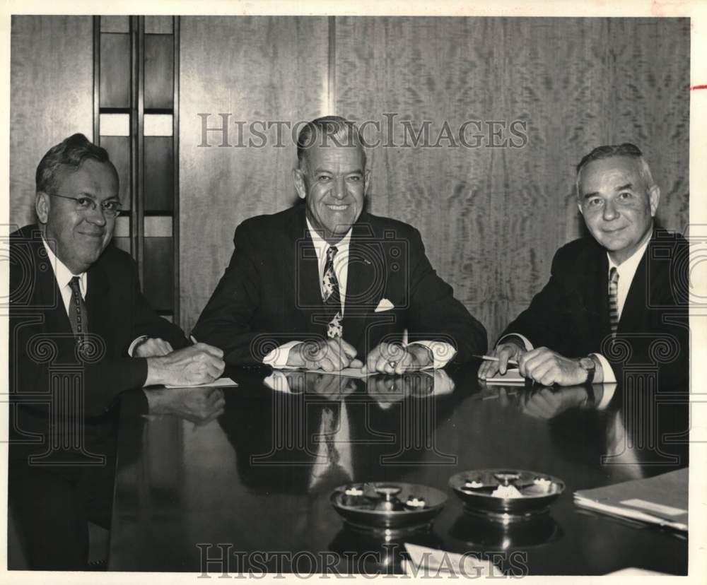 1957 Press Photo University of Houston's Administration Team holds meeting-Texas