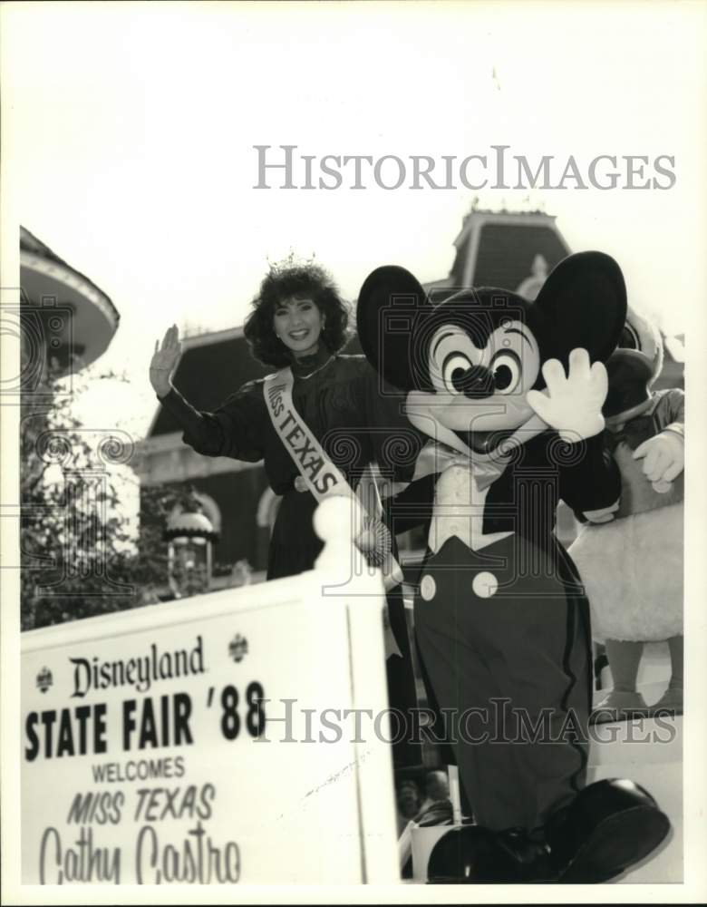 1988 Press Photo Miss Texas Cathy Castro Saluted at Magic Kingdom at Disneyland- Historic Images