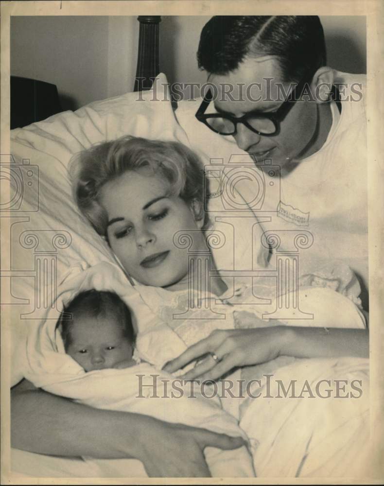 1960 Press Photo State Representative & Mrs. Neil Caldwell with newborn daughter