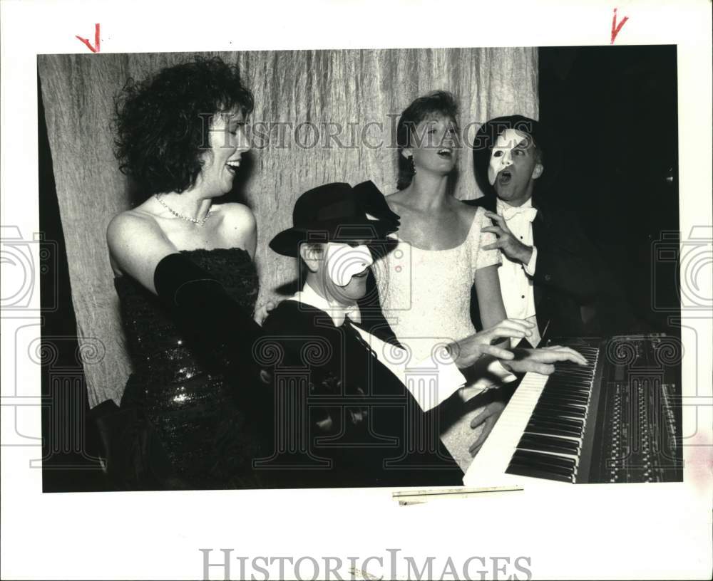 1989 Press Photo Phantom of the Opera song at TOT benefit - Houston - hca78262- Historic Images