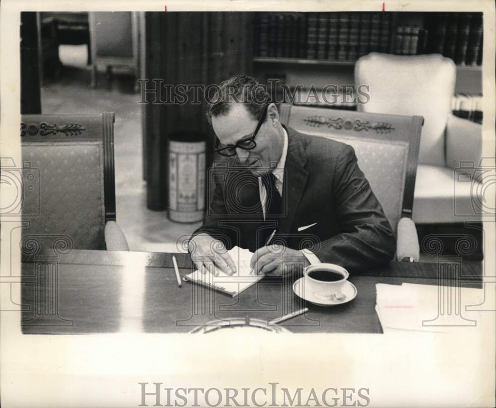 1961 Press Photo Medical Affairs Committee Chairman J. P. Bryan of Freeport