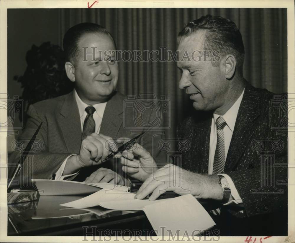 1957 Press Photo James Byrus, Vice Pres. of San Jacinto State Bank signs a paper
