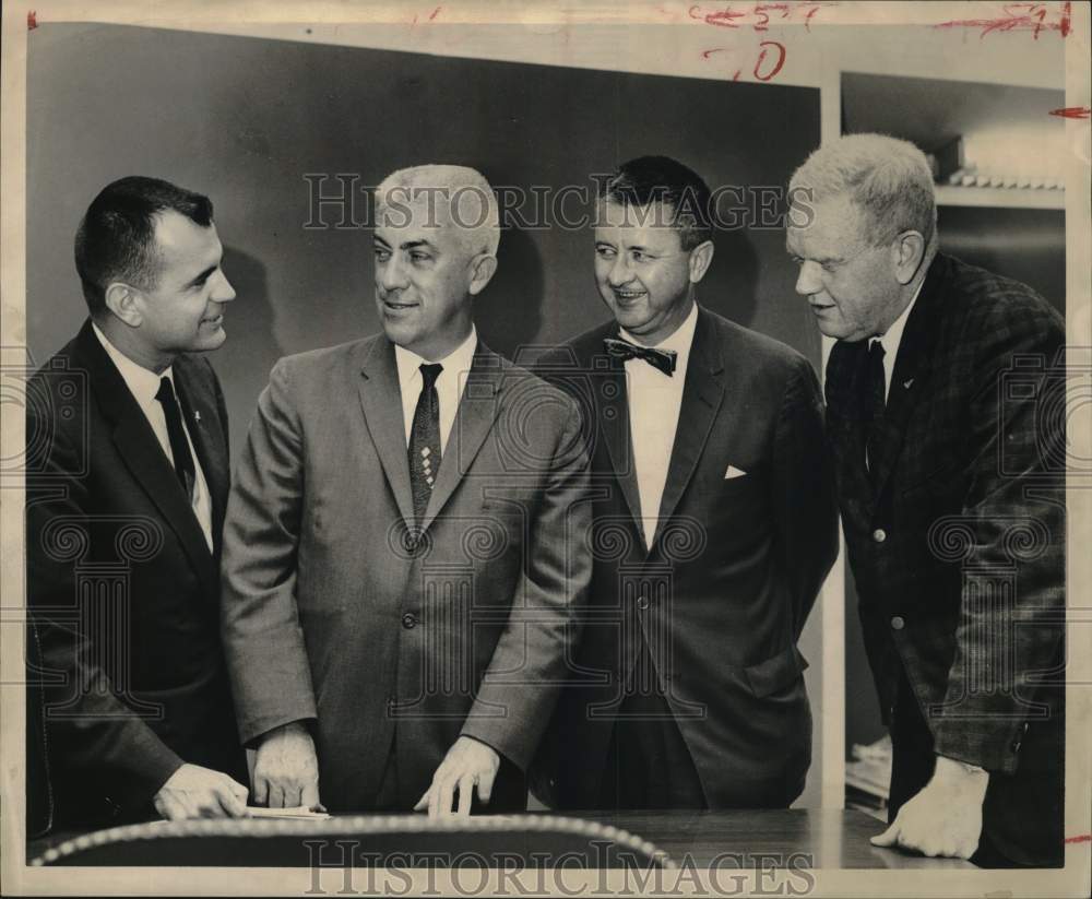 1961 Press Photo Administrative personnel of NASA Space Task Group - hca78396