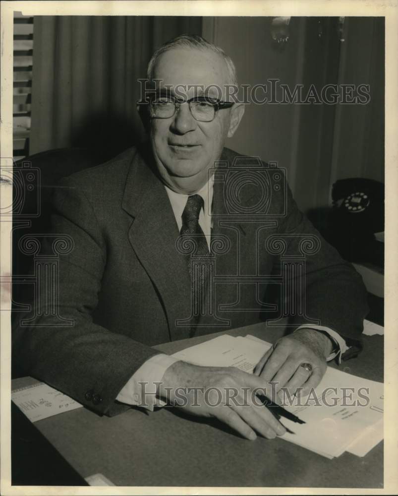1955 Press Photo Daniel R. Bullard of the Mound Company & Welch Foundation.
