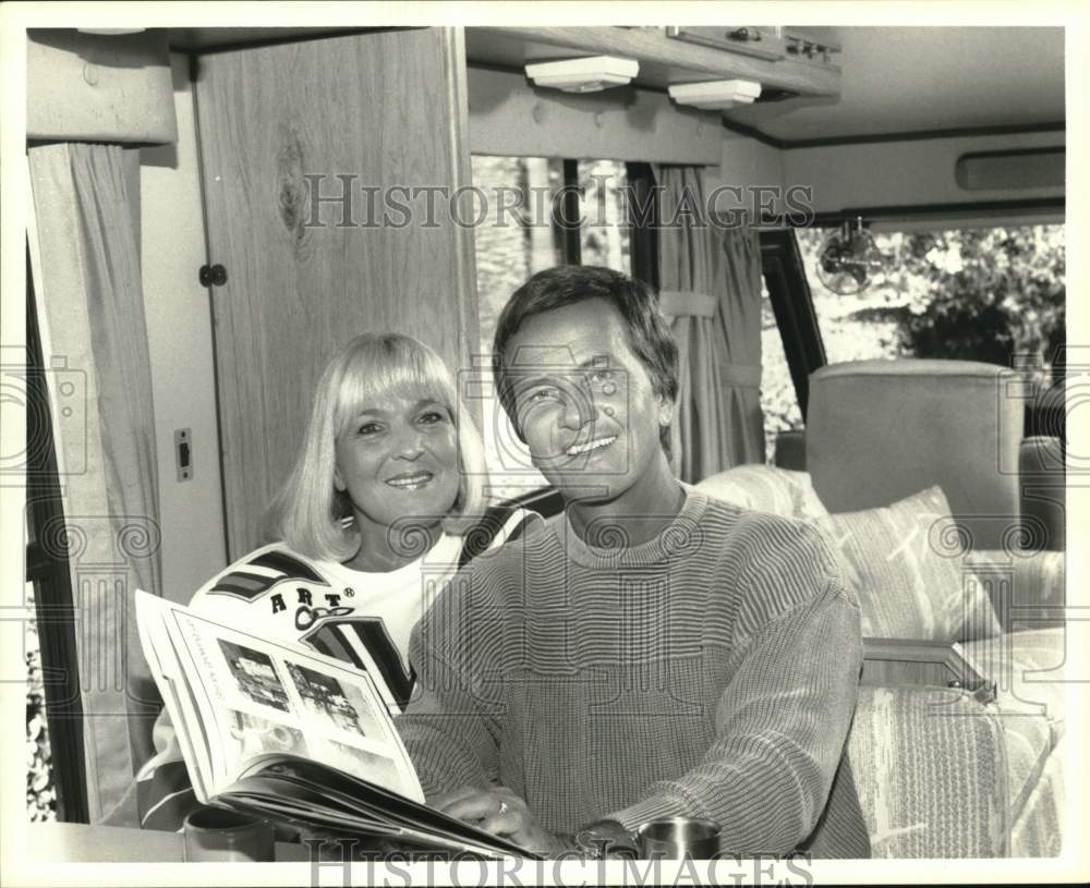 1988 Press Photo Singer Pat Boone and his wife in motor-home - hca78789- Historic Images