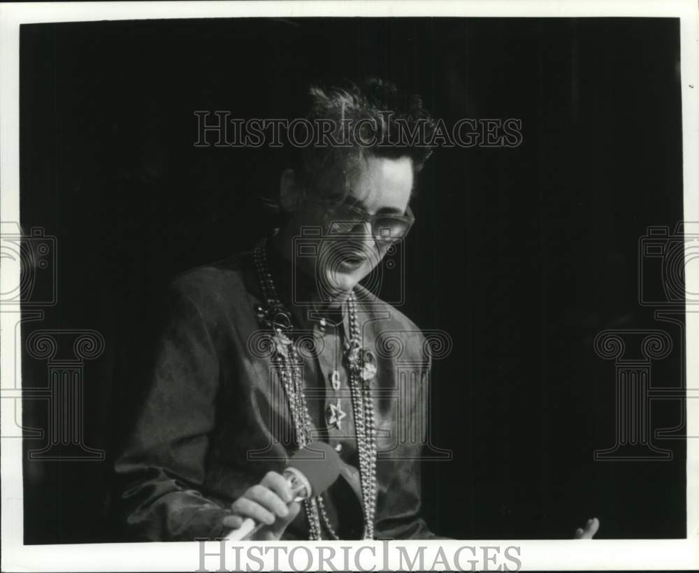 1989 Press Photo Singer Boy George with microphone - hca78843- Historic Images