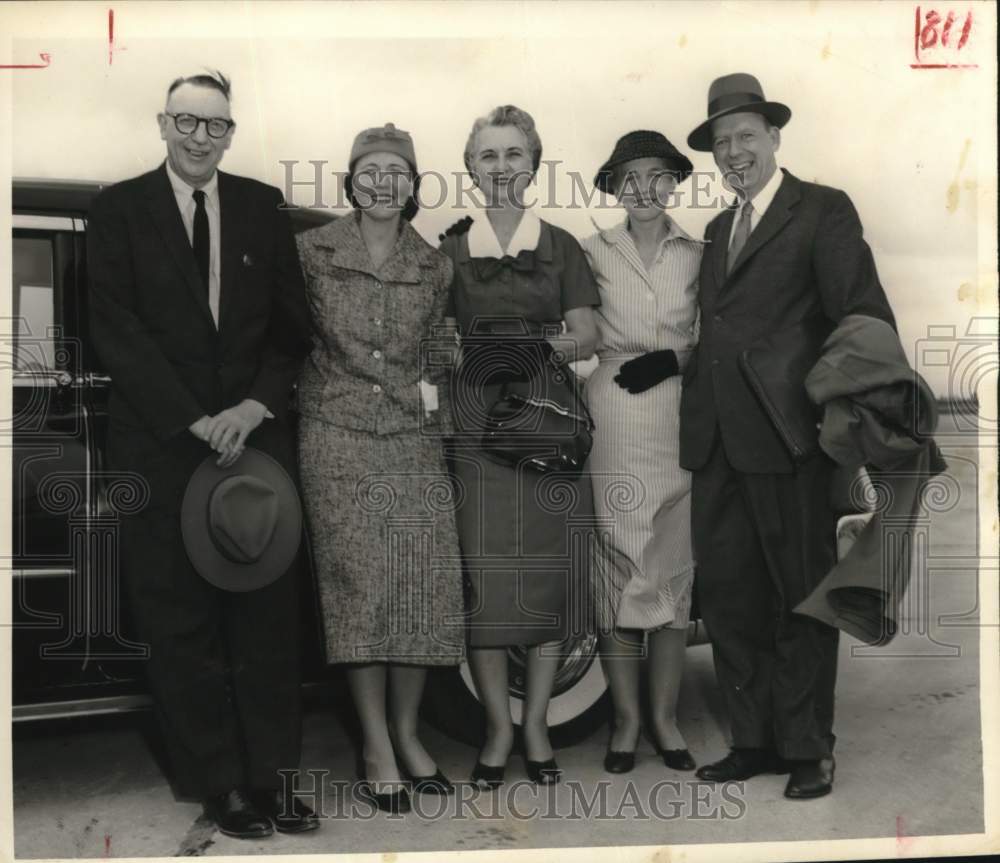 1956 Press Photo Herbert Brownell, U.S. Attorney General poses with Others