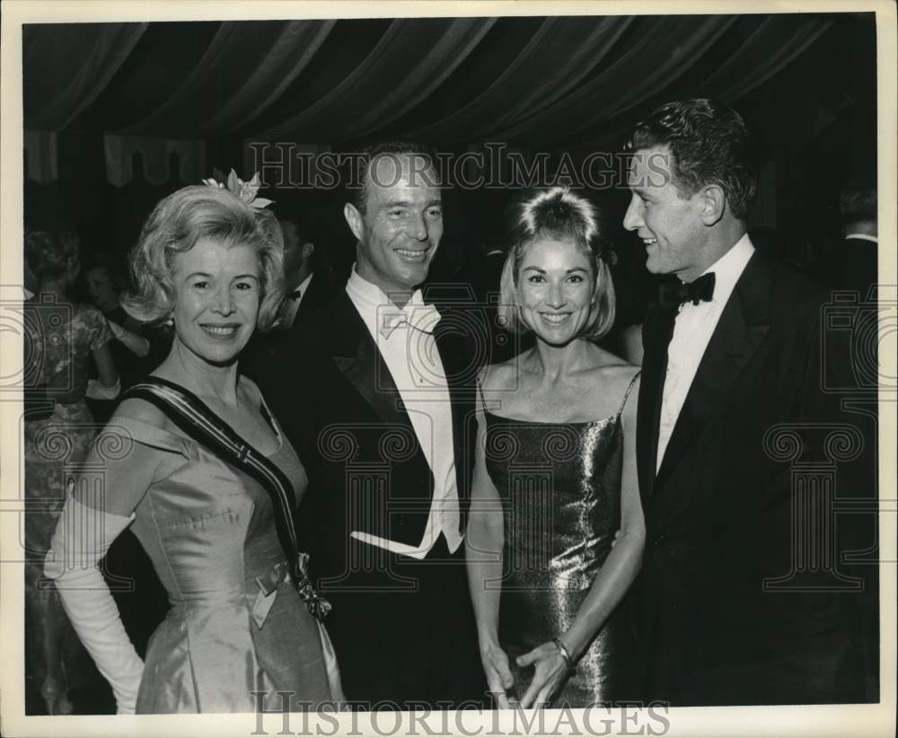 1966 Press Photo Mrs Jack Brannon Astronaut & Mrs Scott Carpenter, Jake Williams