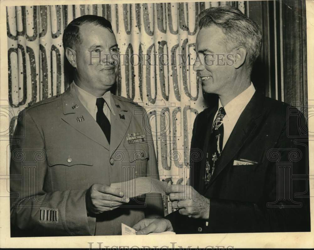 1956 Press Photo Judge Bob Casey and Colonel W.P. McCrowe - hca79062