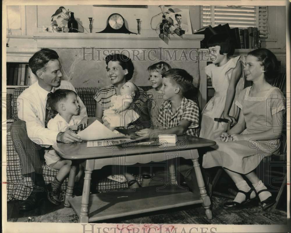 1950 Press Photo Robert (Bob) Casey and Family - hca79064